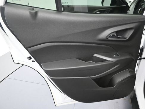 Used 2024 Chevrolet Trax ACTIV w/ Sunroof Package FWD image 16