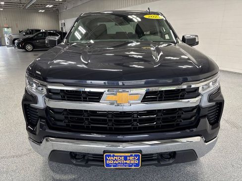 Used 2024 Chevrolet Silverado 1500 LT AWD/4WD image 2