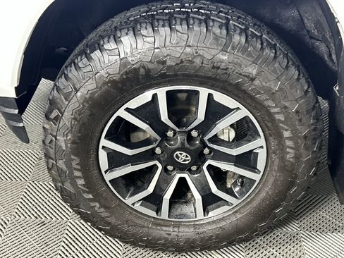 Used 2022 Toyota Tacoma TRD Sport image 10