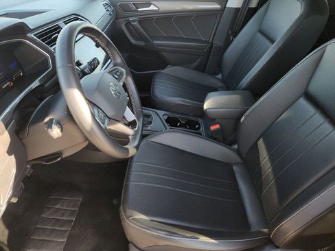 Used 2024 Volkswagen Tiguan SE image 14