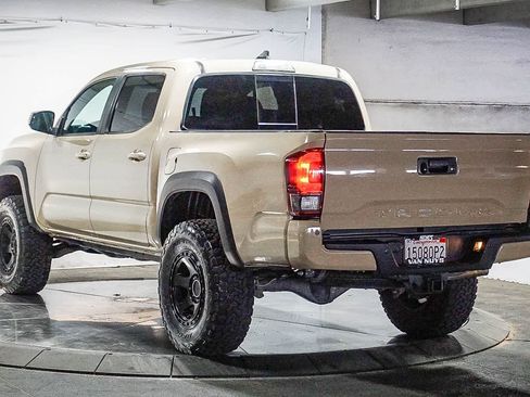 Used 2019 Toyota Tacoma TRD Off-Road w/ Technology Package image 8