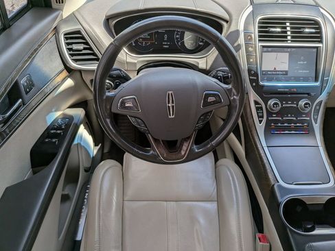Used 2018 Lincoln MKX Reserve w/ Cargo Utility Package FWD image 15