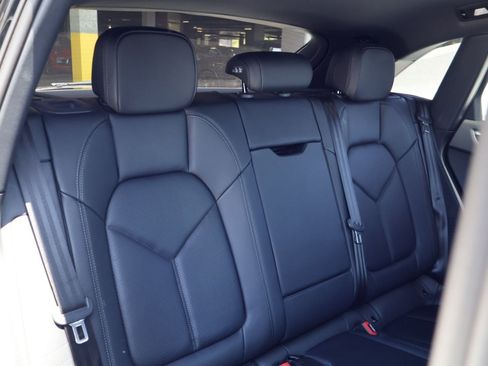 Certified 2024 Porsche Macan AWD/4WD image 23