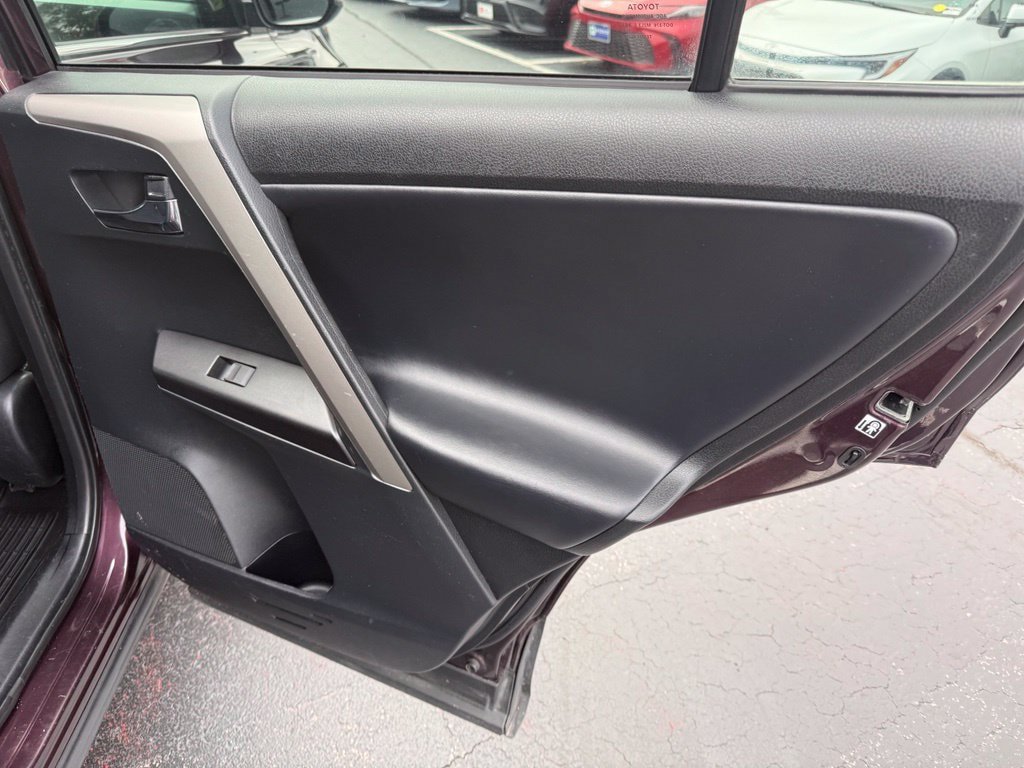 Used 2018 Toyota RAV4 XLE AWD/4WD image 19
