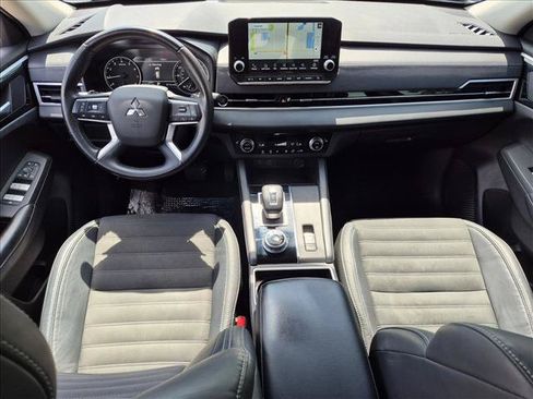 Used 2023 Mitsubishi Outlander SE Black Edition FWD image 17