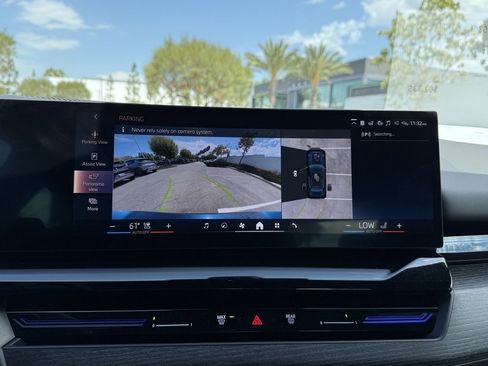 Used 2025 BMW 530i w/ Premium Package image 28