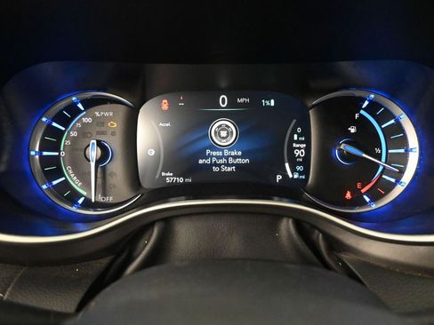 Used 2024 Chrysler Pacifica Select image 37