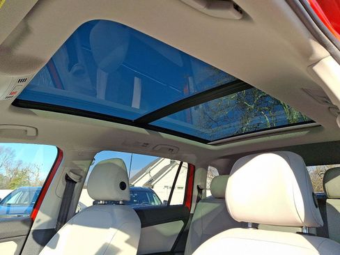 Used 2018 Volkswagen Tiguan SEL image 14