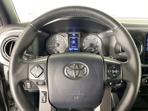 Used 2016 Toyota Tacoma TRD Off-Road w/ Towing Package AWD/4WD image 19