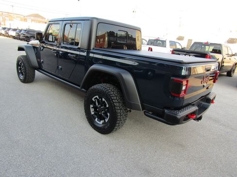 Used 2025 Jeep Gladiator Rubicon w/ Convenience Group image 5