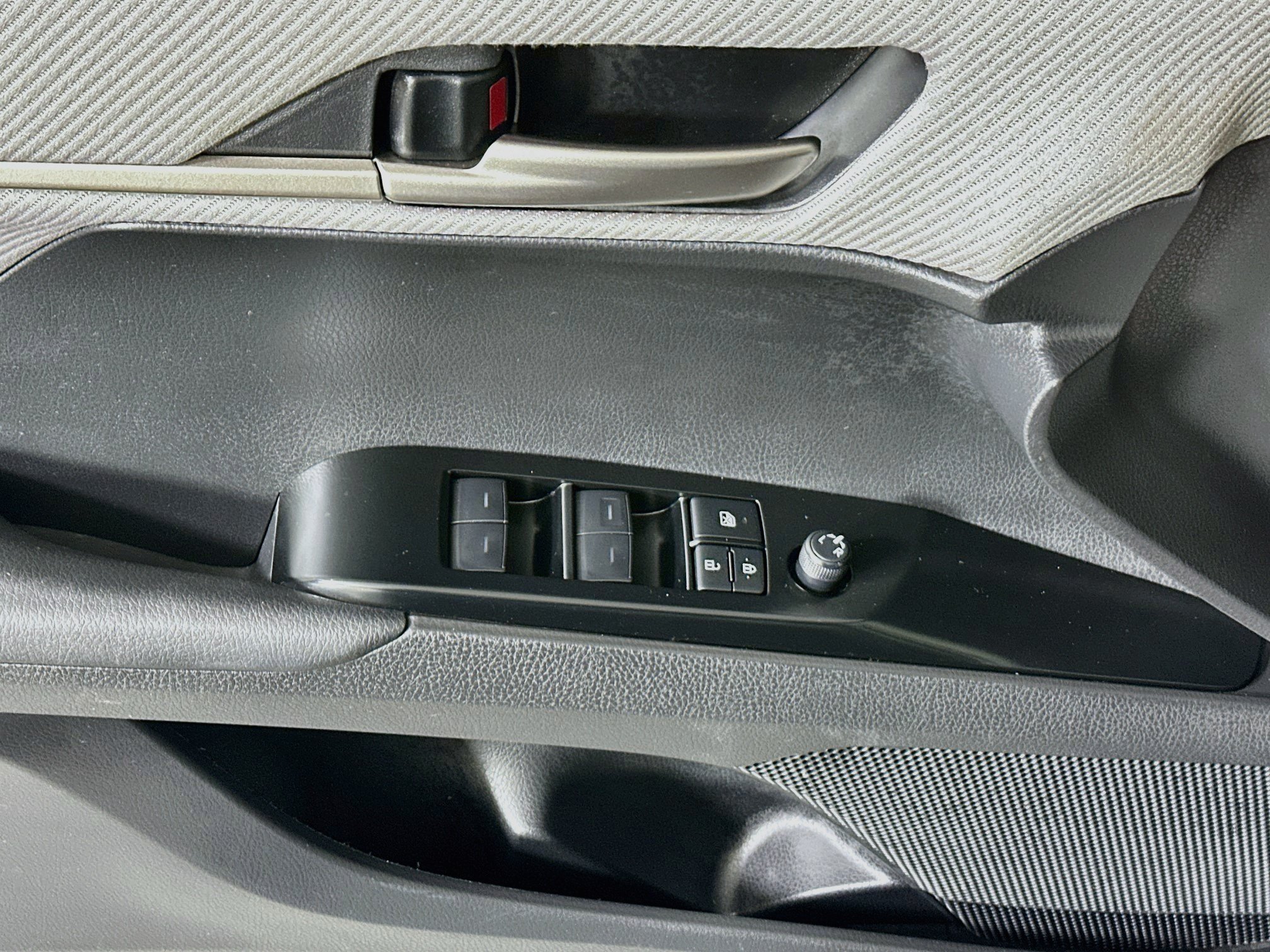 Used 2025 Toyota Camry SE FWD image 14
