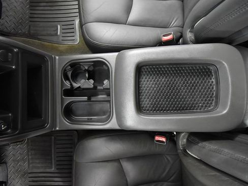 Used 2005 GMC Sierra 2500 SLT w/ Heavy-Duty Power Package image 30