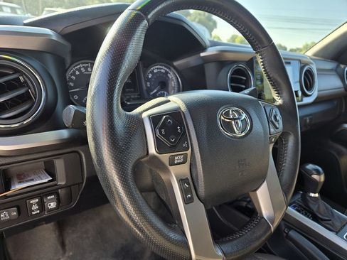 Used 2017 Toyota Tacoma Limited AWD/4WD image 14