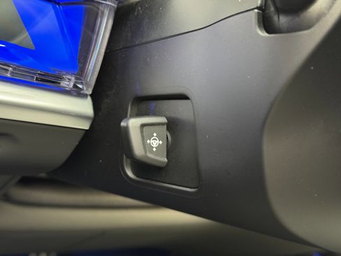 Used 2024 BMW 760i xDrive w/ Premium Package 2 image 20