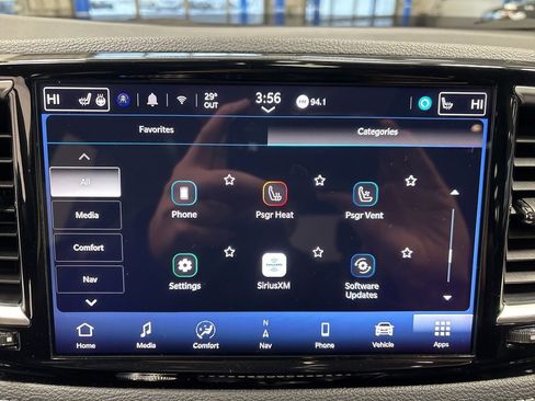 Used 2025 Chrysler Pacifica Limited image 23