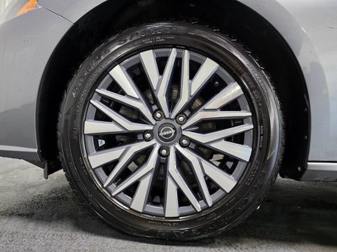 Used 2023 Nissan Altima 2.5 SV w/ SV Premium Package AWD/4WD image 5