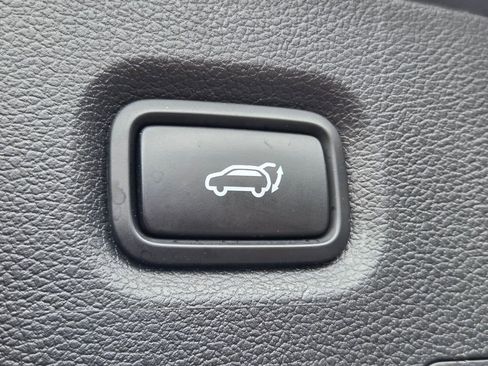 Used 2022 Hyundai Santa Fe SEL w/ Convenience + Premium Package FWD image 16
