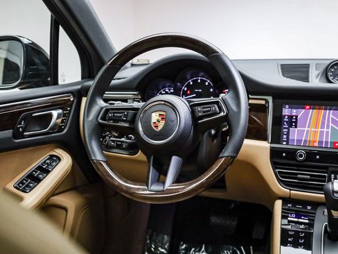 Certified 2025 Porsche Macan image 19