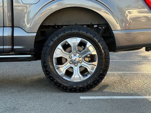 Used 2022 Ford F150 Platinum w/ FX4 Off-Road Package AWD/4WD image 32