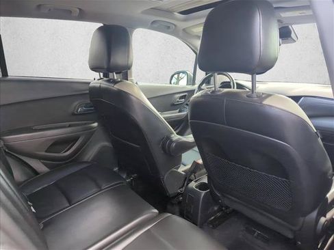 Used 2018 Chevrolet Trax Premier w/ Midnight Edition FWD image 27