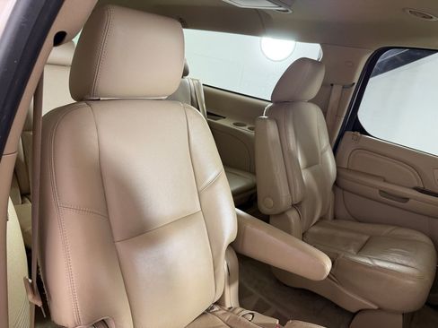 Used 2013 Cadillac Escalade ESV Luxury RWD image 24