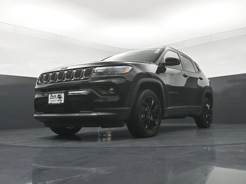 Used 2026 Jeep Compass Latitude AWD/4WD image 20