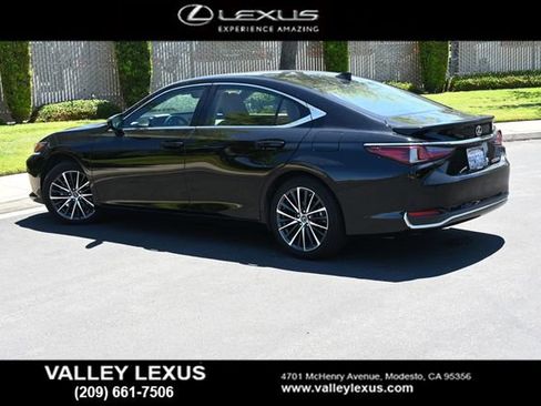 Used 2024 Lexus ES 300h w/ Premium Package FWD image 4
