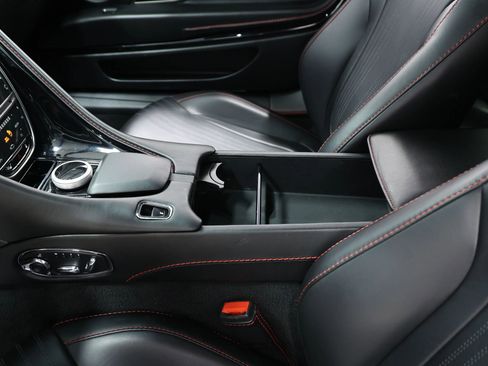 Used 2018 Aston Martin DB11 V12 RWD image 40