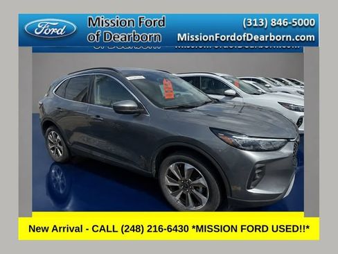 Used 2025 Ford Escape Platinum AWD/4WD image 1