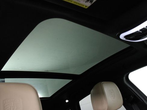 Certified 2025 Porsche Macan S image 25