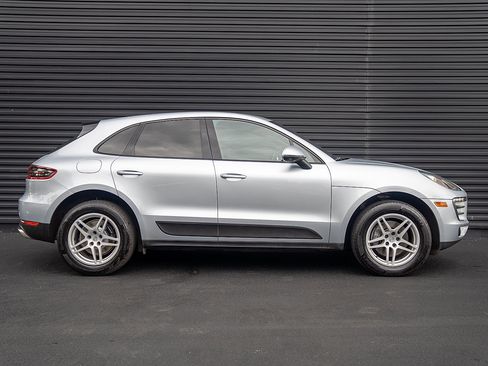 Used 2017 Porsche Macan AWD/4WD image 28