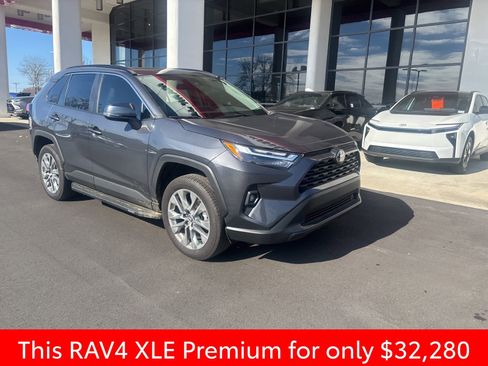 Used 2023 Toyota RAV4 XLE Premium image 7