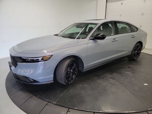 Used 2025 Honda Accord SE image 3