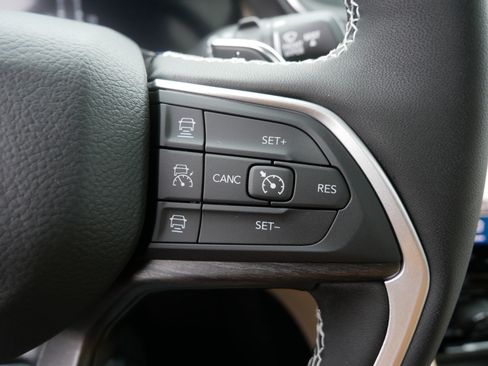 New 2025 Jeep Grand Cherokee Limited w/ Luxury Tech Group II image 12