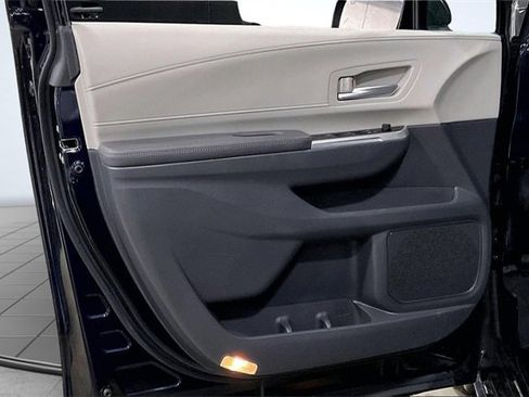 Used 2024 Toyota Sienna XLE w/ XLE Plus Package image 23