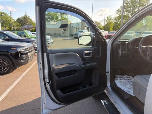 Used 2018 Chevrolet Silverado 1500 Custom w/ Custom Value Package AWD/4WD image 12