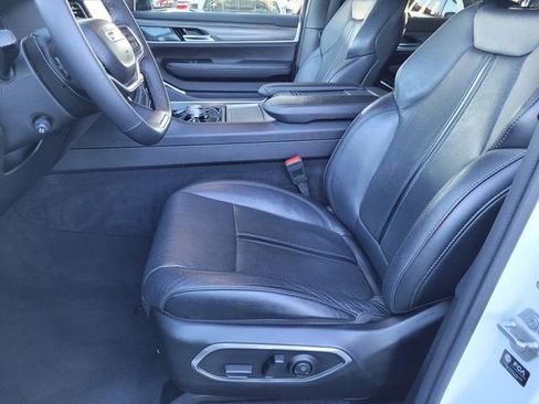 Certified 2024 Jeep Wagoneer L Series III w/ Flexible Seating Group image 16