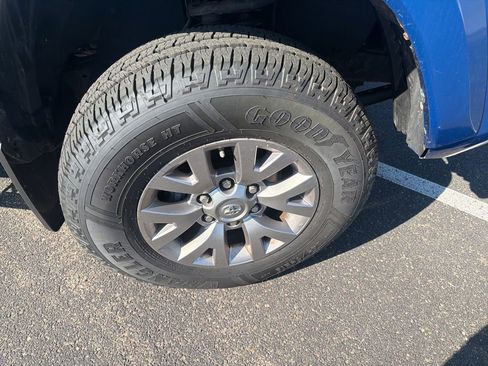 Used 2016 Toyota Tacoma SR5 AWD/4WD image 9