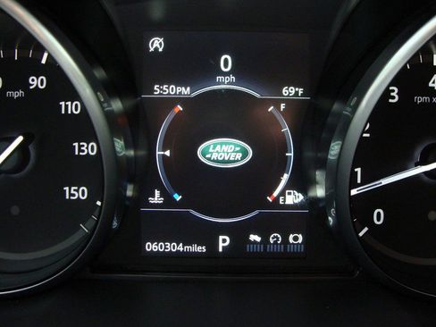 Used 2018 Land Rover Discovery Sport SE image 13