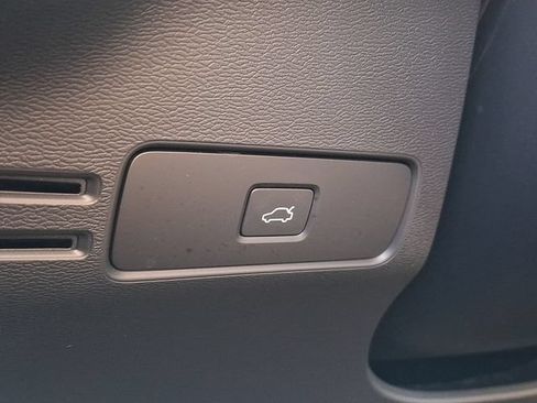 Used 2023 Volvo C40 Recharge Core AWD/4WD image 29