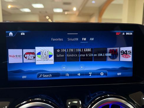 Used 2025 Mercedes-Benz GLA 35 AMG 4MATIC image 37