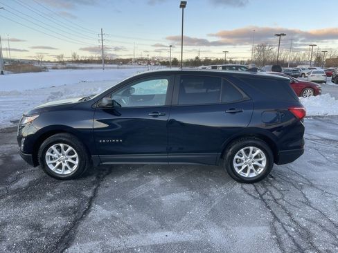 Used 2020 Chevrolet Equinox LS w/ LS Convenience Package image 4