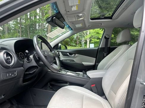 Used 2023 Hyundai Kona Limited FWD image 6
