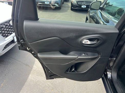 Used 2017 Jeep Cherokee Limited AWD/4WD image 14