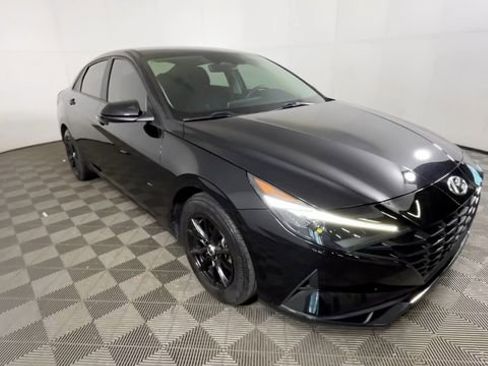 Used 2021 Hyundai Elantra SE FWD image 14