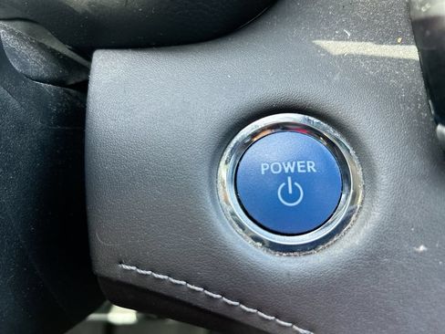 Used 2022 Toyota Highlander XLE FWD image 18