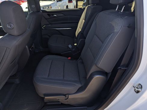 Used 2026 Chevrolet Traverse LT w/ LPO, Floor Liner Package AWD/4WD image 8