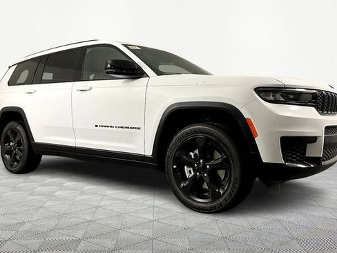 New 2025 Jeep Grand Cherokee L Altitude image 3