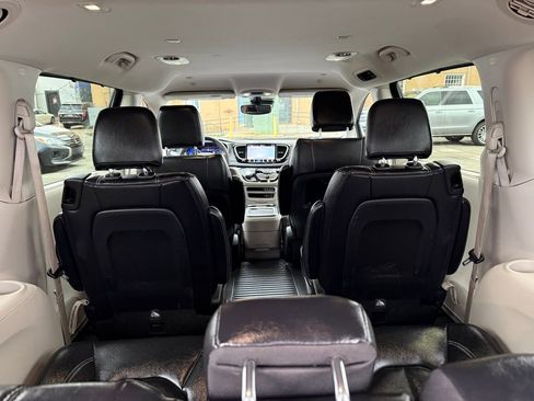 Used 2022 Chrysler Pacifica Touring-L FWD image 26