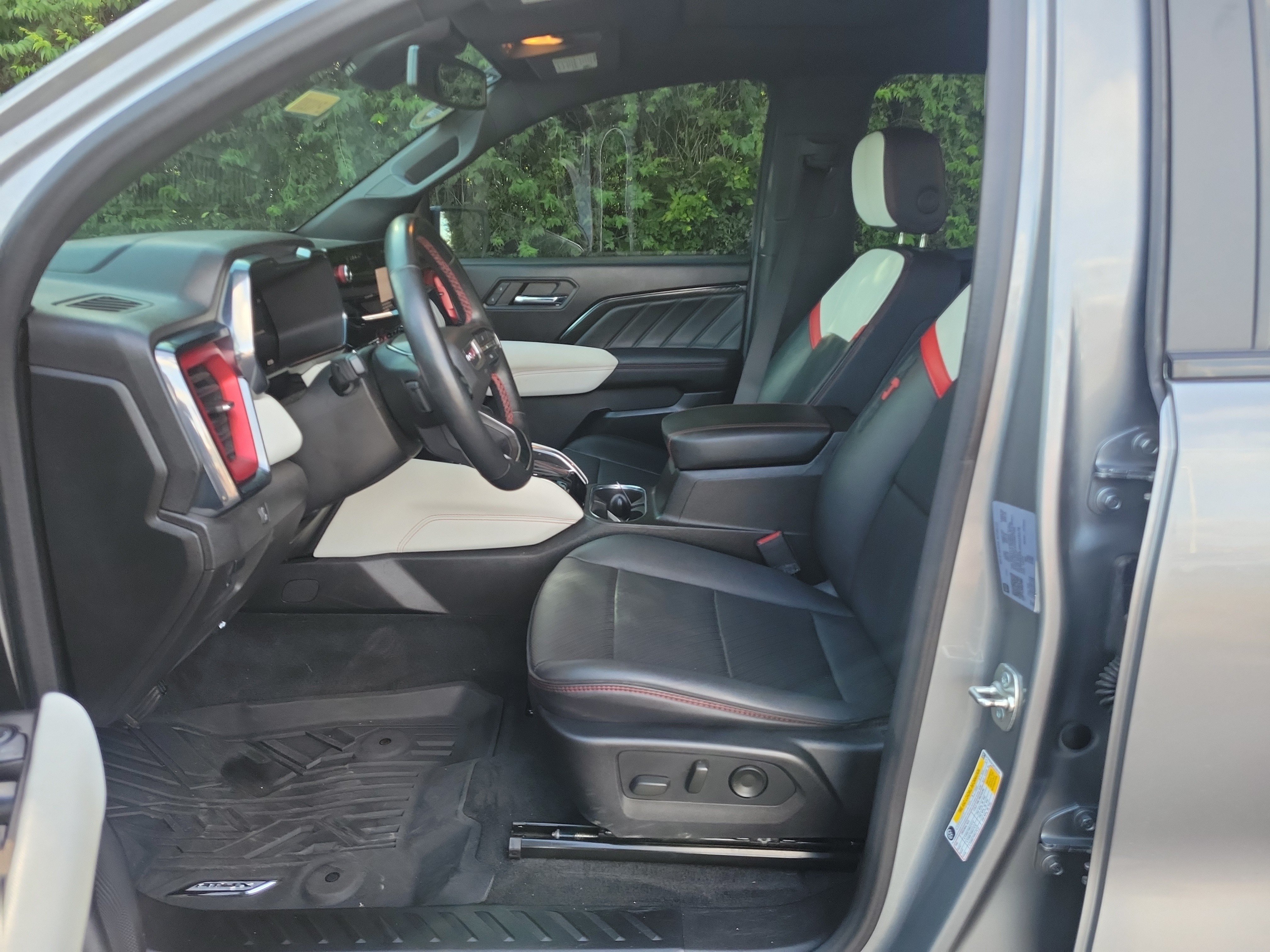 Used 2024 GMC Canyon AT4X AWD/4WD image 15